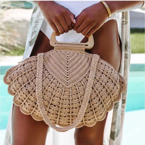 Shelly Crochet Macrame Clam Shell Handbag  Purse - Picture 1 of 7